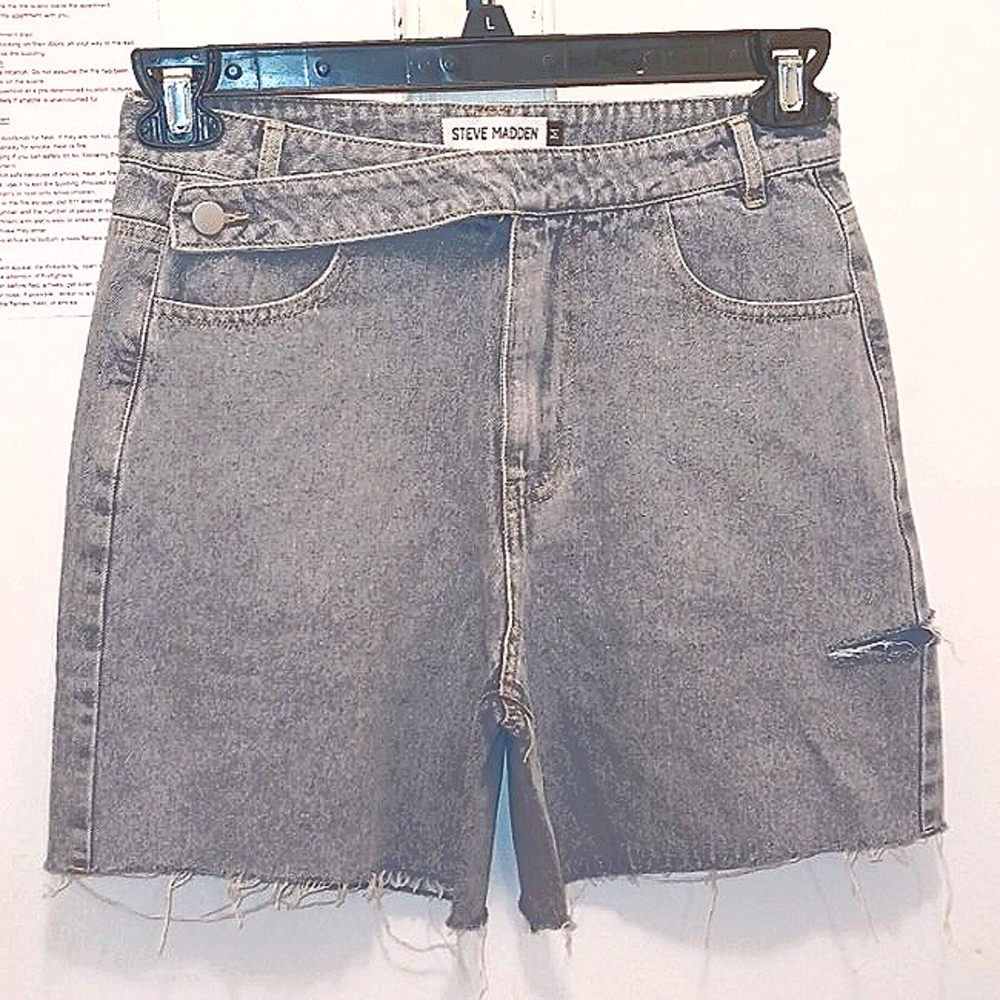 STEVE MADDEN BLUE DISTRESSED JEANS SHORT